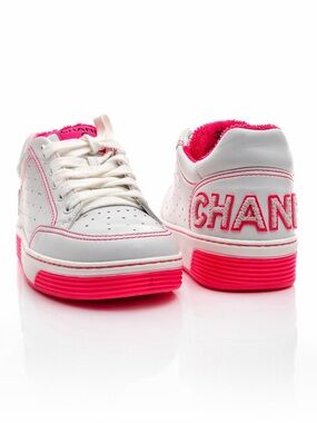 🔥 Chanel White Neon Pink Logo Sneakers Size 40 NEW Box Dust Bags Rare 🔥